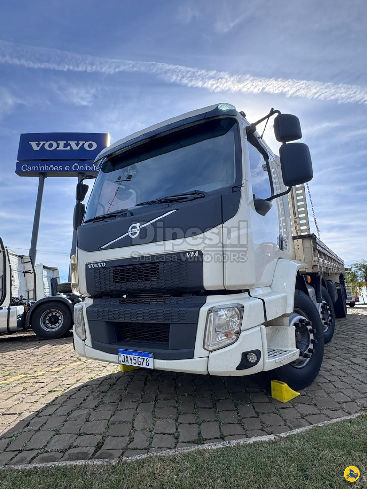 CAMINHAO VOLVO VOLVO VM 330 Carga Seca BiTruck 8x2 Dipesul Veículos - Volvo CANOAS RIO GRANDE DO SUL RS
